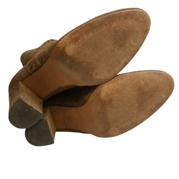 ISOLA ANKLE BOOTS Womens 6.5 Evoda Taupe Suede Laser Cut Pinked Edge Bootie - Picture 12 of 14